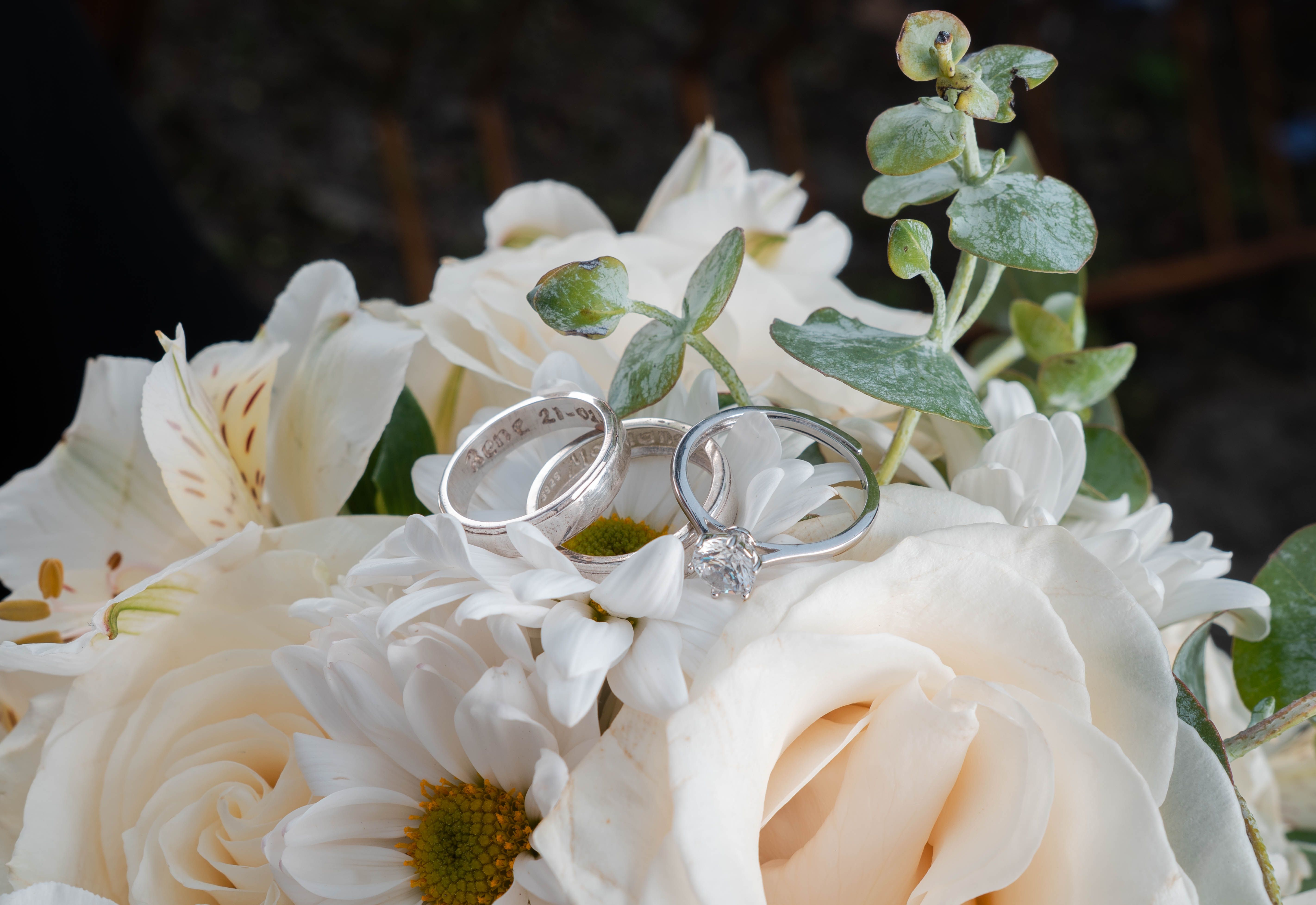 Elegant wedding rings and flowers for a wedding